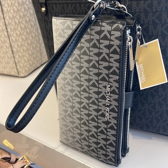 MICHAEL KORS
Jet Set Large Logo Signature Double-Zip Wristlet-Wallet-Phone Case - Picture 1 of 16